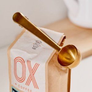 Urban Outffiters GOLD COFFEE SCOOP clip new